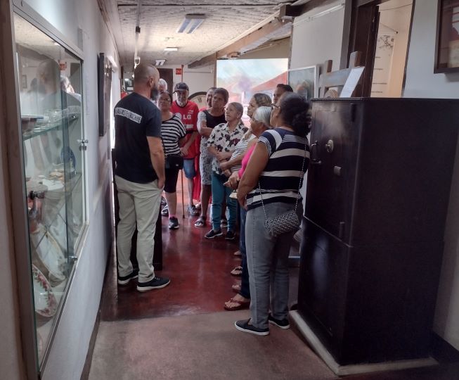 api-modulos/fotos/img/galeria_cat_culturais_536/536/13516/VISTA GUIADA POR GUSTAVO, CRÁS AUGUSTO DE OLIVEIRA DUARTE, RESPONSÁVEL LUCILENE, 26.11.2025 (8).jpg